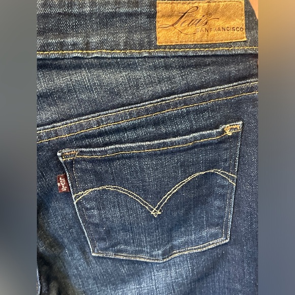 NWOT LEVIS size 27 - Picture 3 of 3